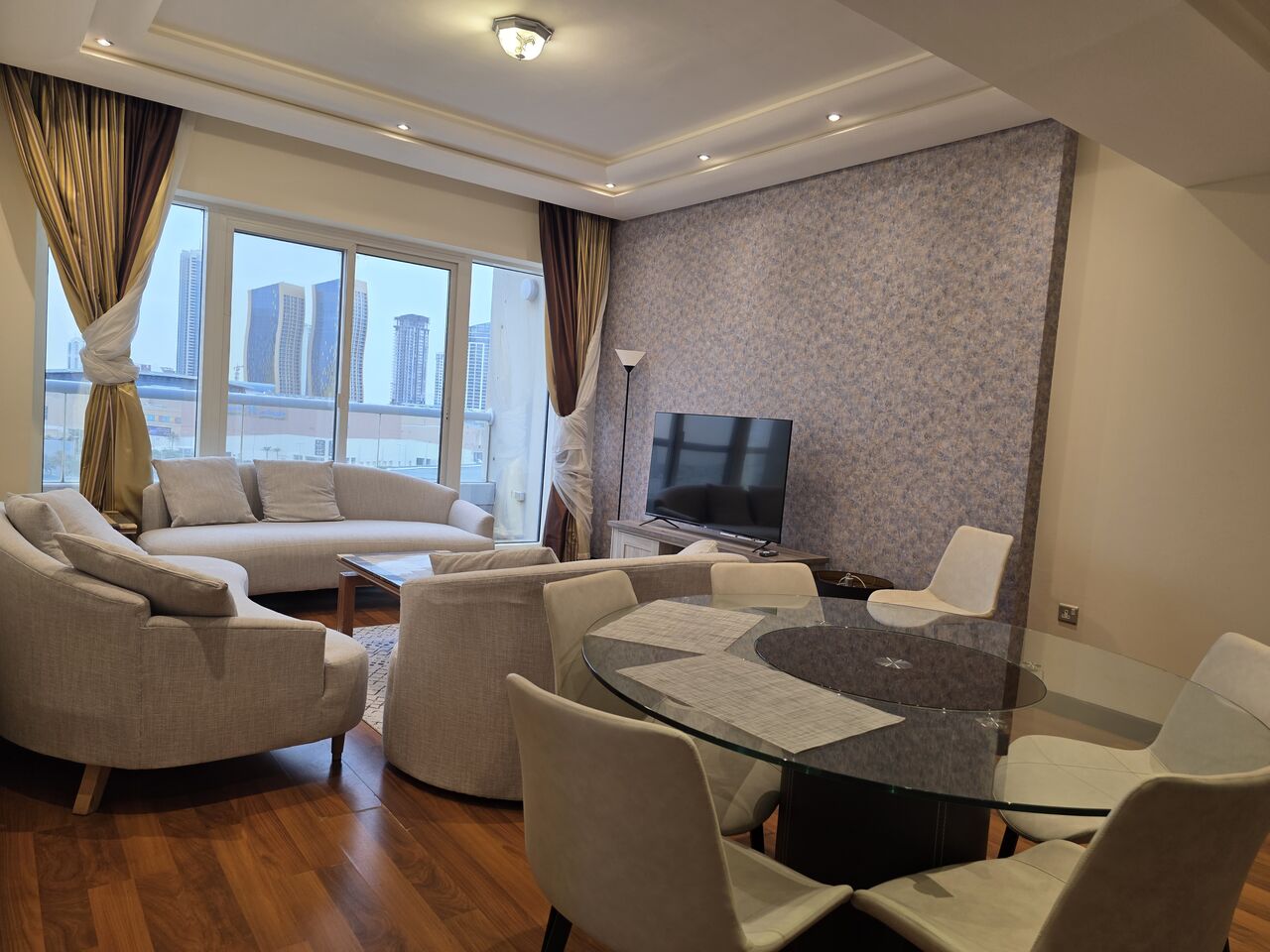 Manama, Apartments, Flats, Houses & Villas, BHD 380/month,  Furnished,  2 BR,  114 Sq. Meter,  RENT BD.380 STUNNING WEEKEND LIMITED OFFER/MID FLOOR/KIDS WORLD