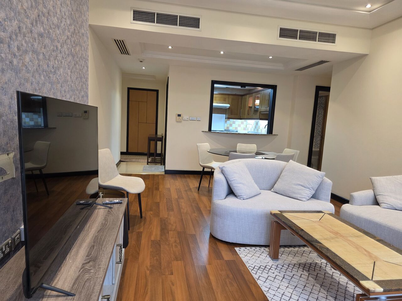 Manama, Apartments, Flats, Houses & Villas, BHD 380/month,  Furnished,  2 BR,  114 Sq. Meter,  RENT BD.380 STUNNING WEEKEND LIMITED OFFER/MID FLOOR/KIDS WORLD
