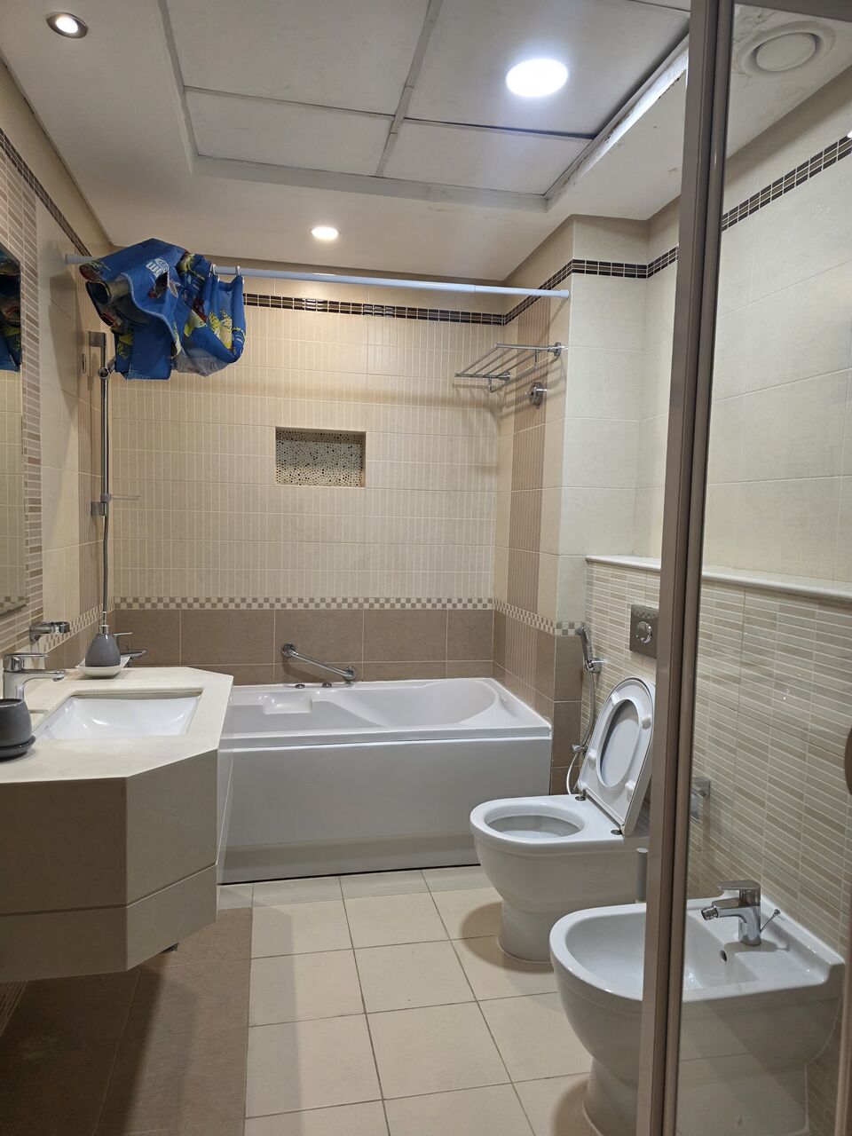 Manama, Apartments, Flats, Houses & Villas, BHD 380/month,  Furnished,  2 BR,  114 Sq. Meter,  RENT BD.380 STUNNING WEEKEND LIMITED OFFER/MID FLOOR/KIDS WORLD