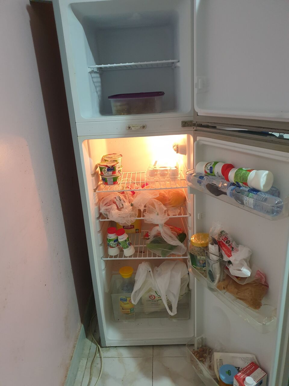 Riyadh, Household Items, SAR 640,  One HOMME Refrigerator, And One Single Bad With Mattress & Chair