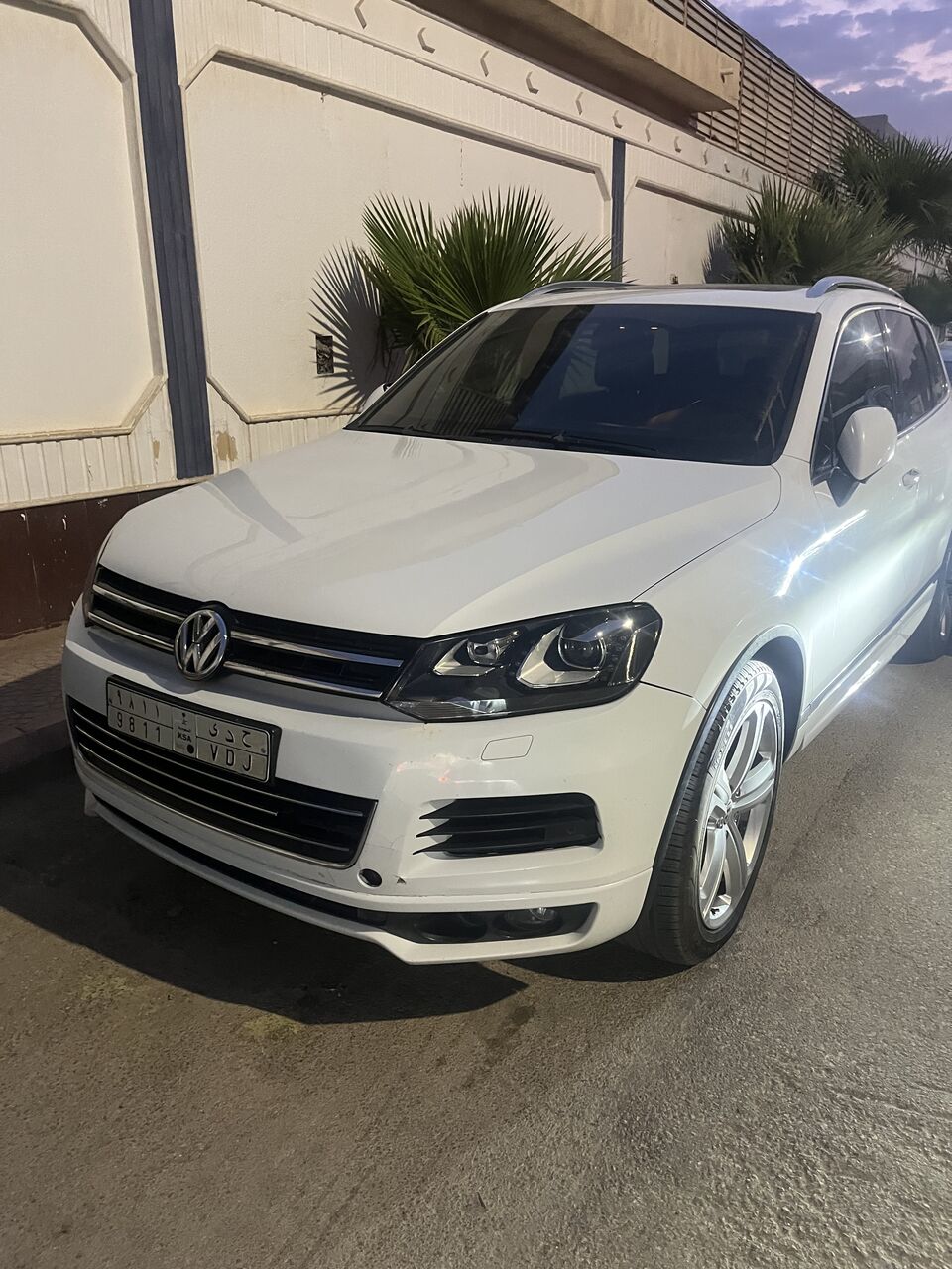 Riyadh, Vehicles, Cars & Trucks , SAR 37000,  Volkswagen Touareg,  2014,  Automatic,  454000 KM,   R-line