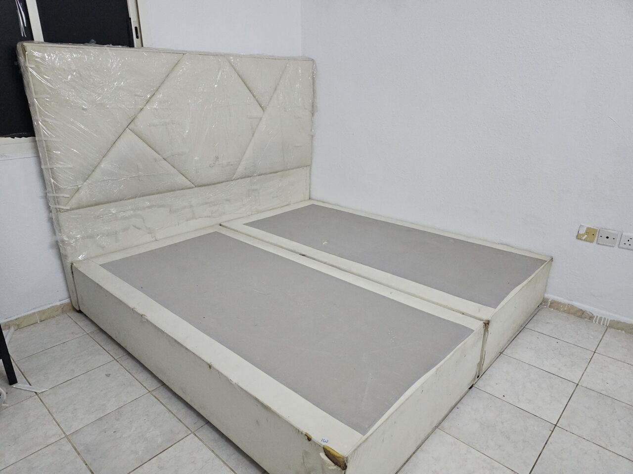 Jeddah, Furniture, SAR 300,  Bed Without Mattress For Sale