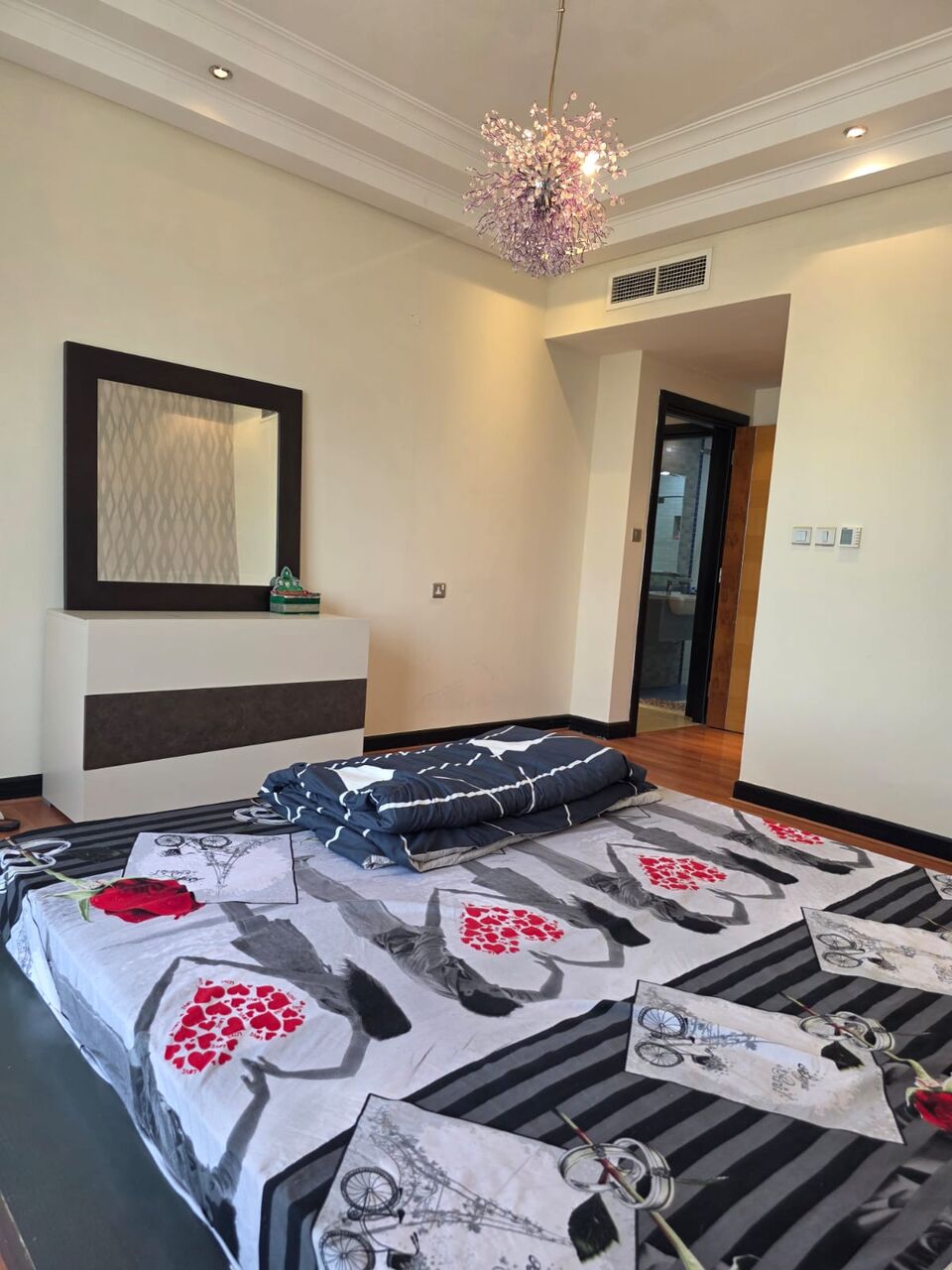 Manama, Apartments, Flats, Houses & Villas, BHD 400/month,  Furnished,  2 BR,  134 Sq. Meter,  FINANCIAL HARBOUR & REEF ISLAND SEA VIEW/ HIGH END FURNISHING/ COMMUNITY.