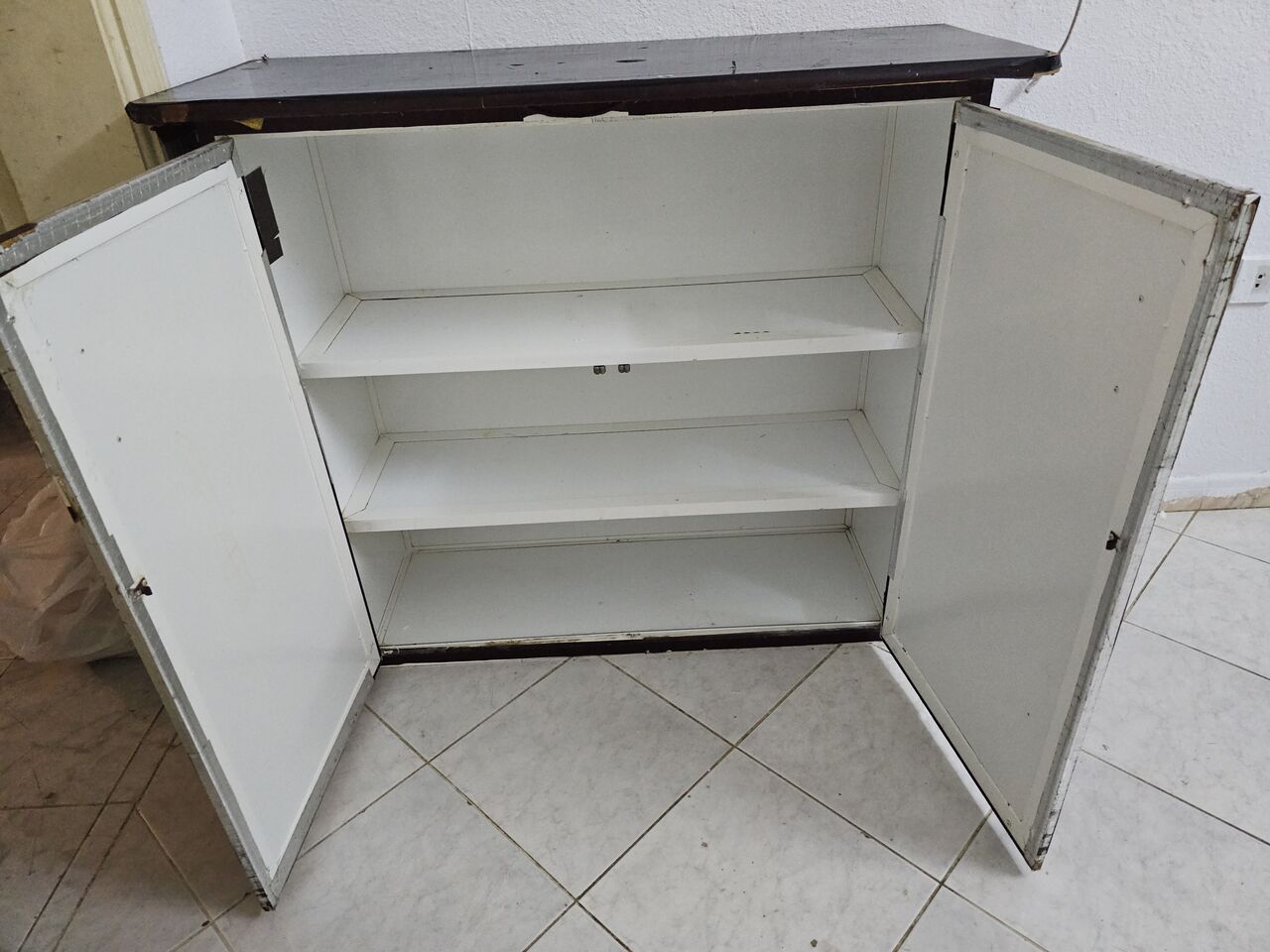Jeddah, Furniture, SAR 180,  Wooden Cabinet For Sale