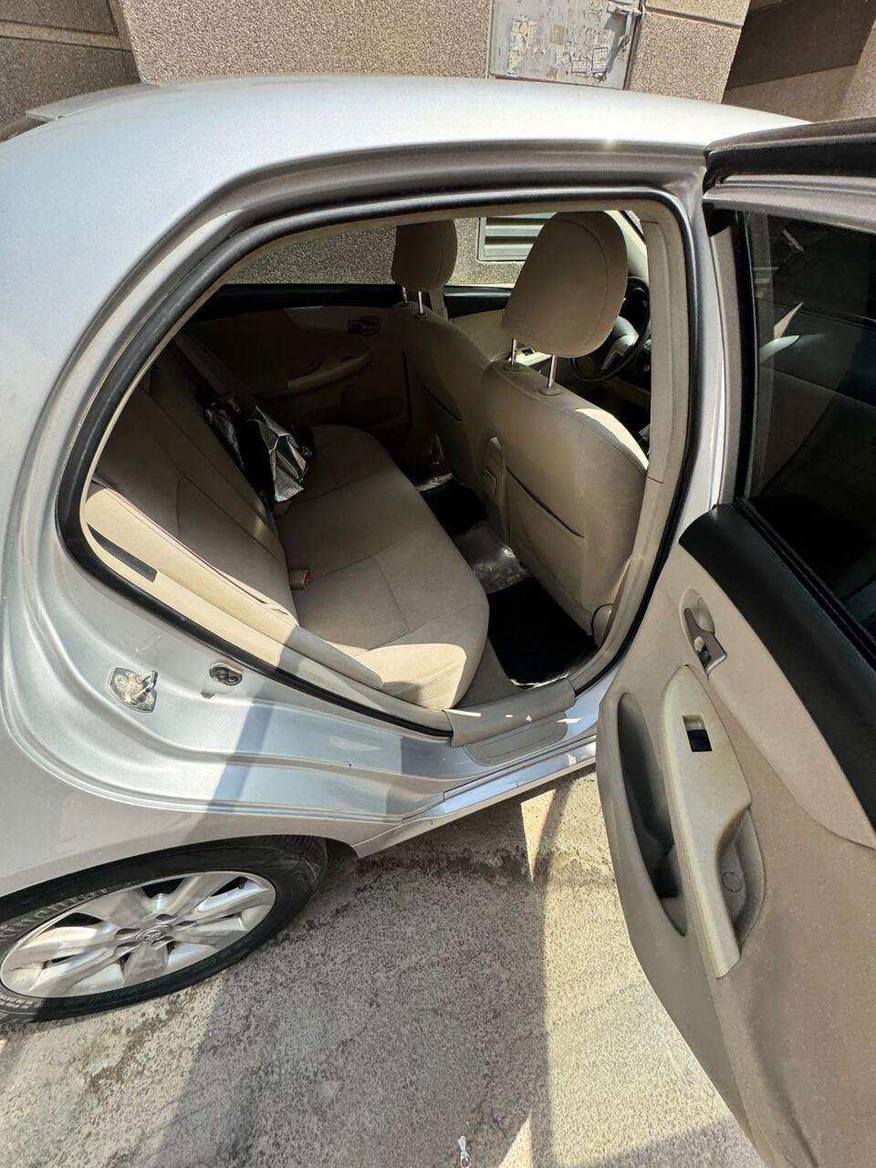 Riyadh, Vehicles, Cars & Trucks , SAR 25000,  Toyota Corolla,  2012,  Automatic,  242000 KM,    XLI 1.6 | Silver | Single Owner