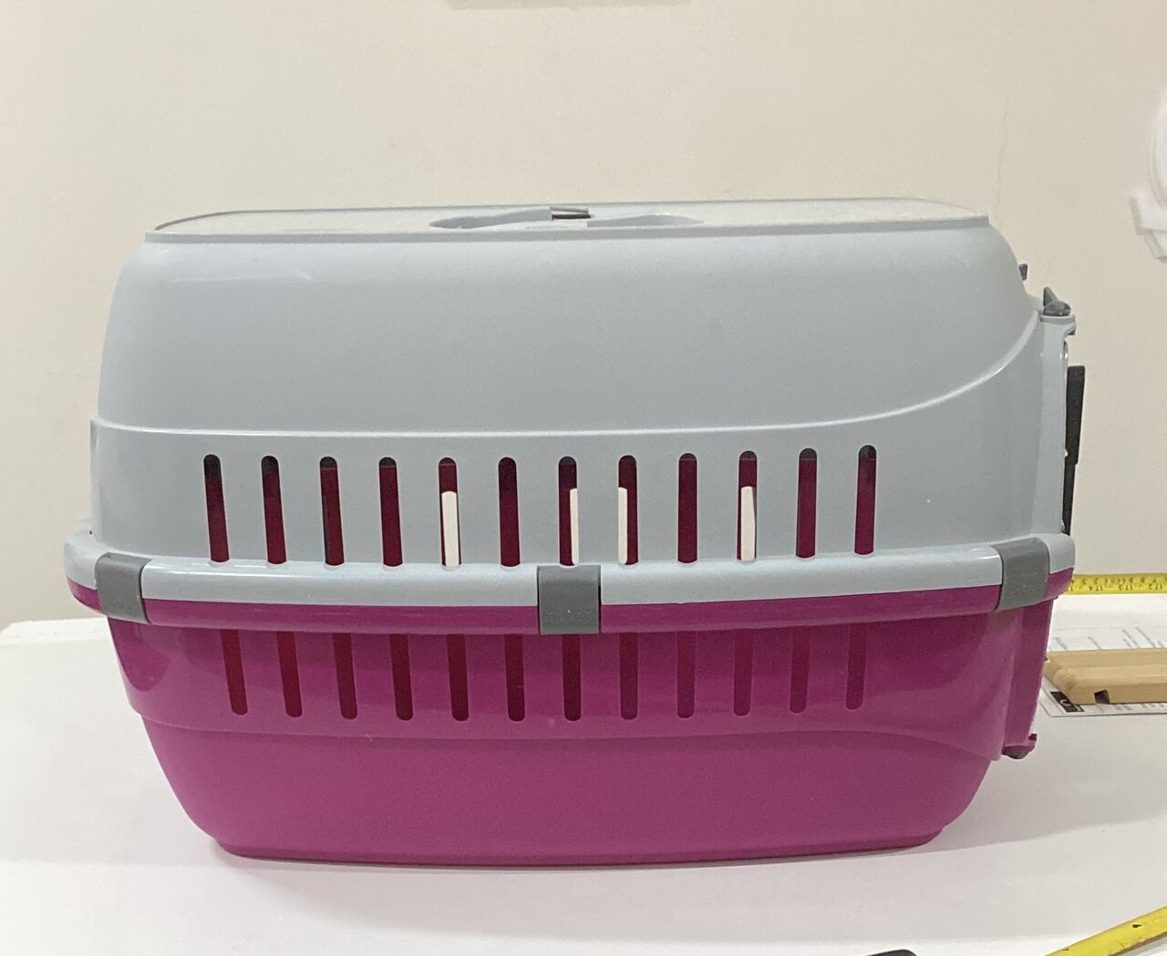 Tubli, Pet Supplies, BHD 10,  Length, Height, Width  Cat Carrier Pink/gray,  55cm X 35cm X 33cm, BD10