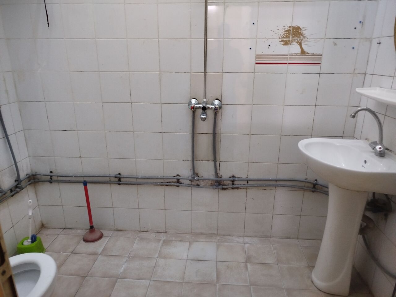 Salmaniya, Apartments, Flats, Houses & Villas, BHD 140/month,  Studio,  1Bath Kitchen. 1Room Studio Flat Including Electricity. In -(((Salmaniya)))