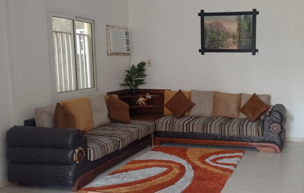 Dammam, Household Items, SAR 120,  Solid Wooden Corner Table / Corner Shelf 120SAR Negotiable