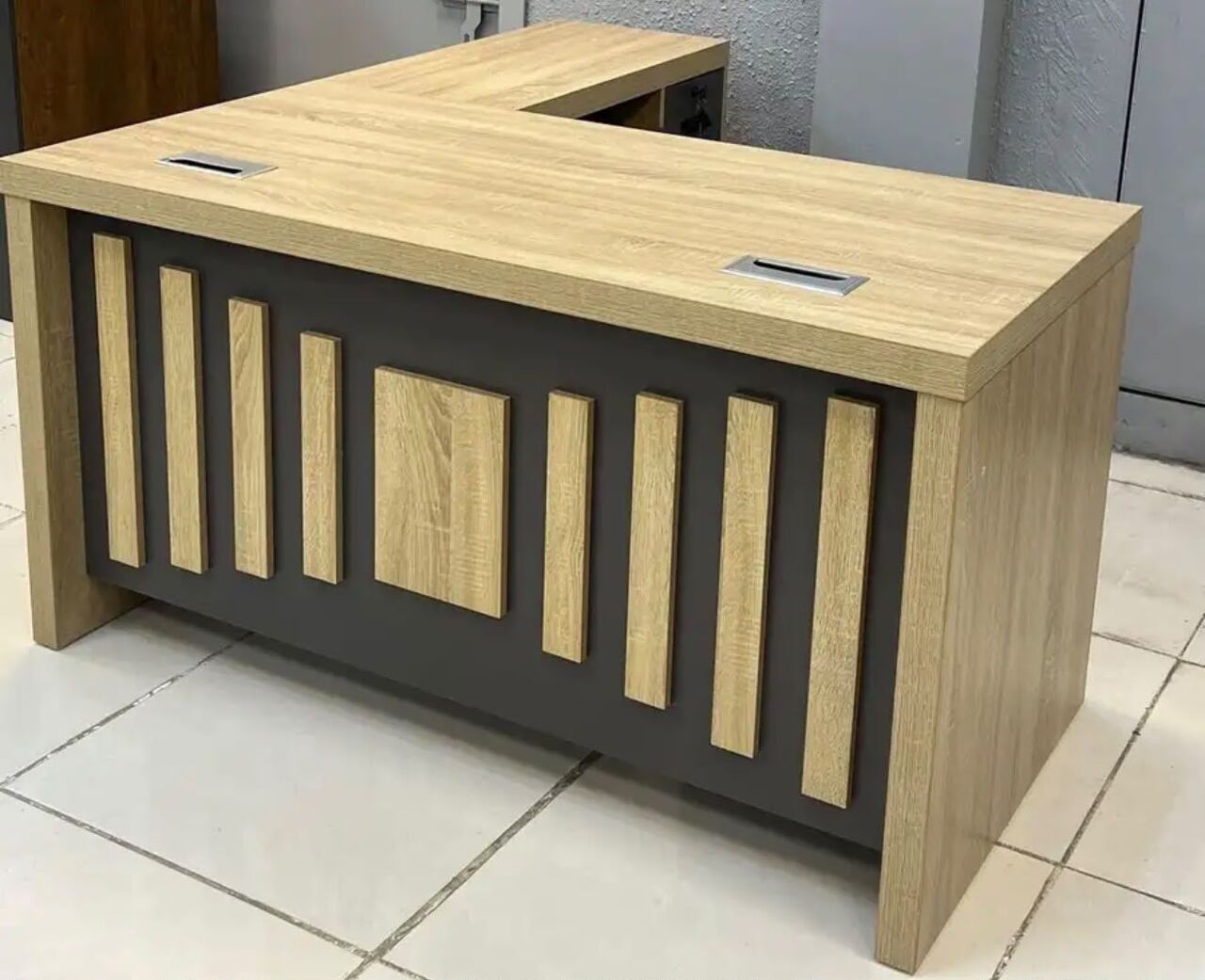 Jeddah, Furniture, SAR 1,  Office Table Avalible