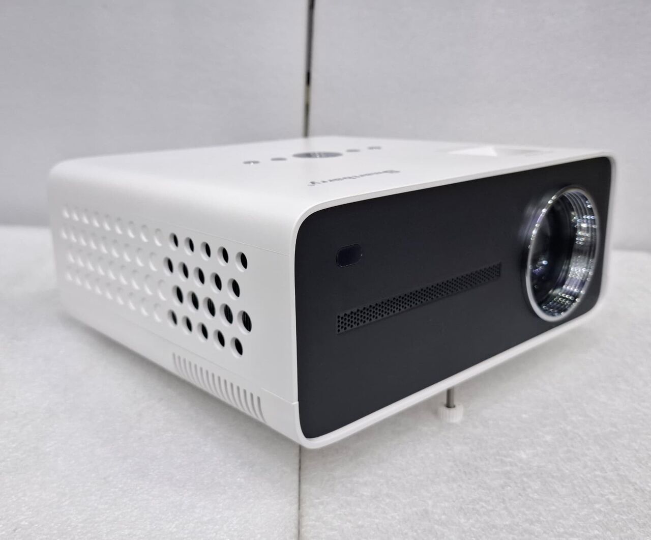 East Riffa, Computers, BHD 65,  Brand New SmartBarry 8K Smart Android Projector BoxPack Android & Mobile Screen Sharing