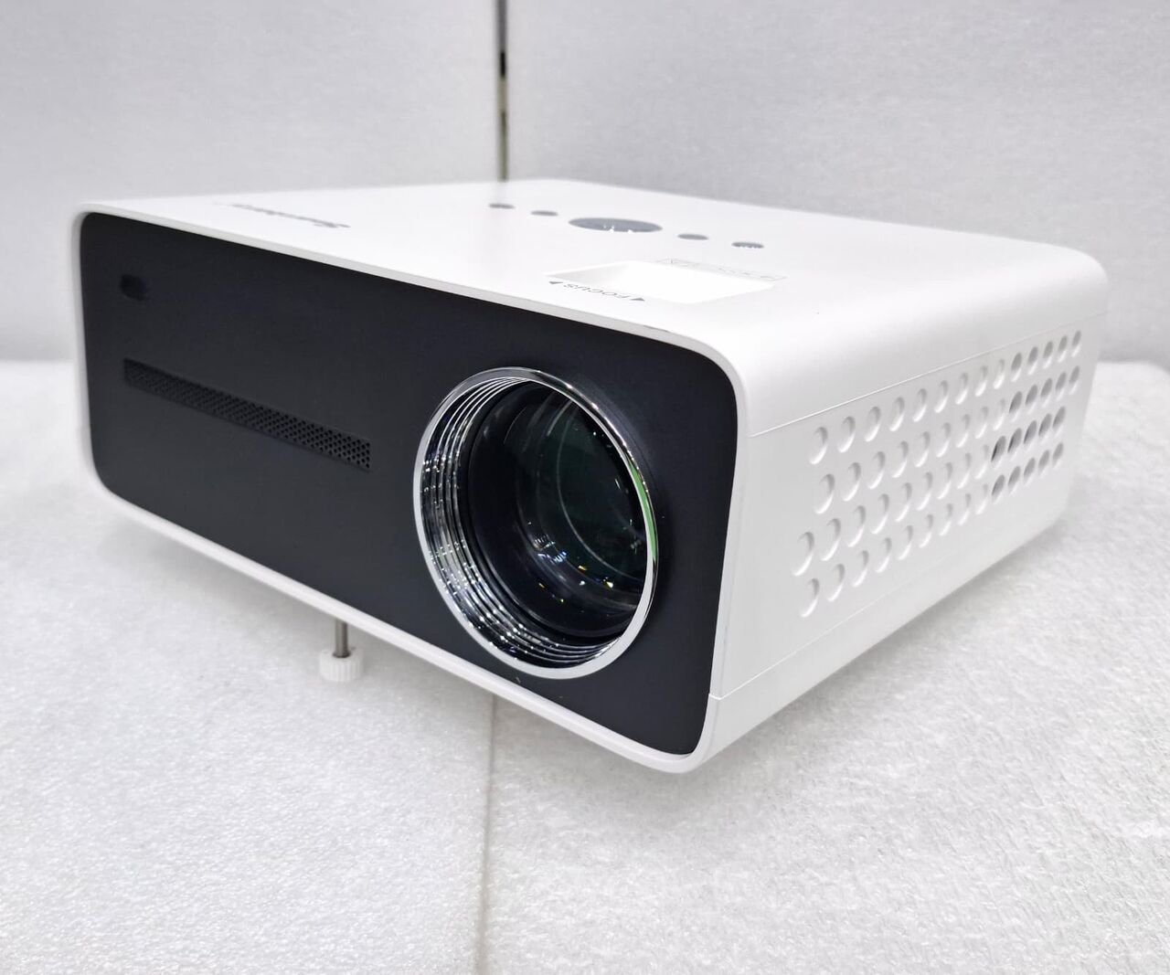 East Riffa, Computers, BHD 65,  Brand New SmartBarry 8K Smart Android Projector BoxPack Android & Mobile Screen Sharing