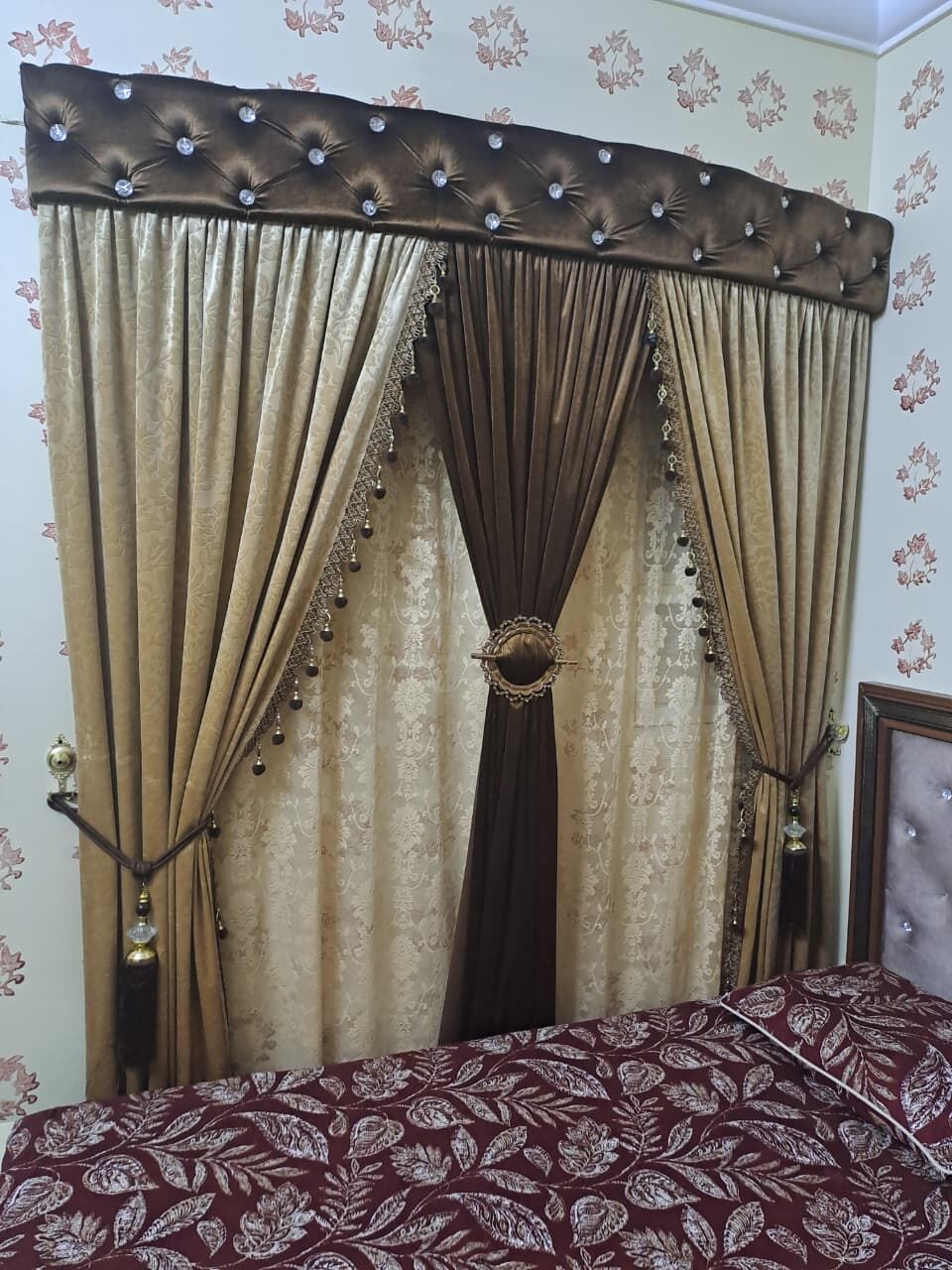 Riyadh, Furniture, SAR 600,  GOOD CONDITION -- 6 DOOR WARDROBE, CHESTER DRAWER, DRESSING TABLE AND CURTAIN
