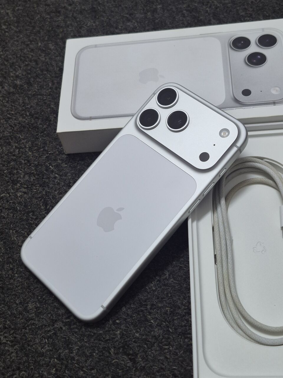 Al Rahmaniyah, Mobile Phones, SAR 4500,  IPhone 17 Pro Max 256gb Silver