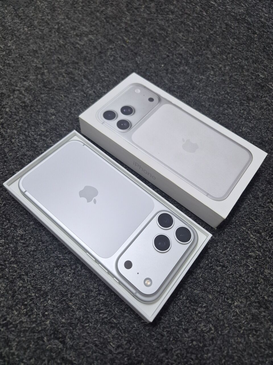 Al Rahmaniyah, Mobile Phones, SAR 4500,  IPhone 17 Pro Max 256gb Silver