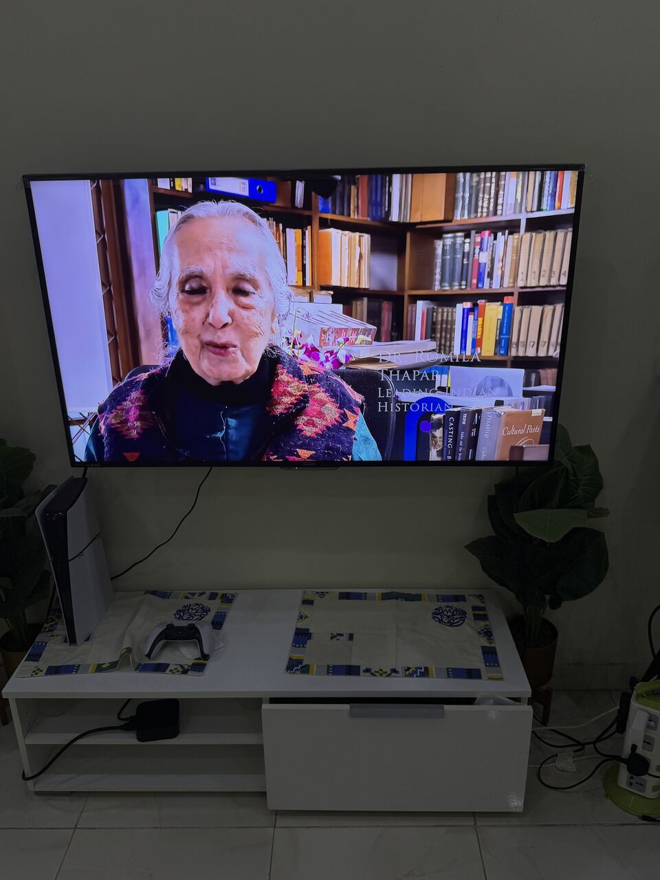 Al Rehab, Electronics, SAR 900,  55 Inch Smart TV With TV Table