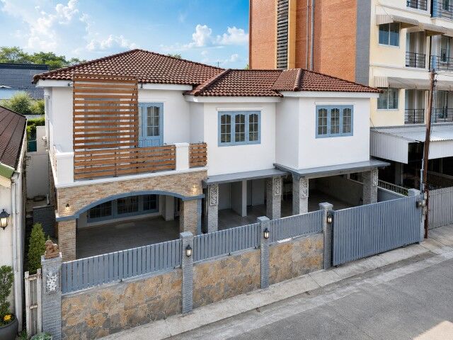 Bangkok, Villas, THB 59998,  55 Sq. Feet,  MRT Chok Chai 4 450 M. Detached House, 2 Floors, 5 Bedrooms, MRT Sutthisan 4 Km., Lat