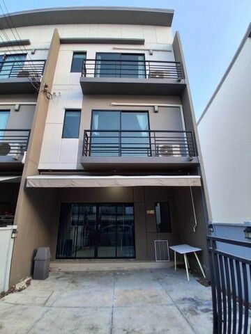 Bangkok, Villas, THB 18000,  18 Sq. Feet,  Townhome For Rent, Beautiful House, Corner House, 3 Bedrooms, 3 Bathrooms, Klang Muang