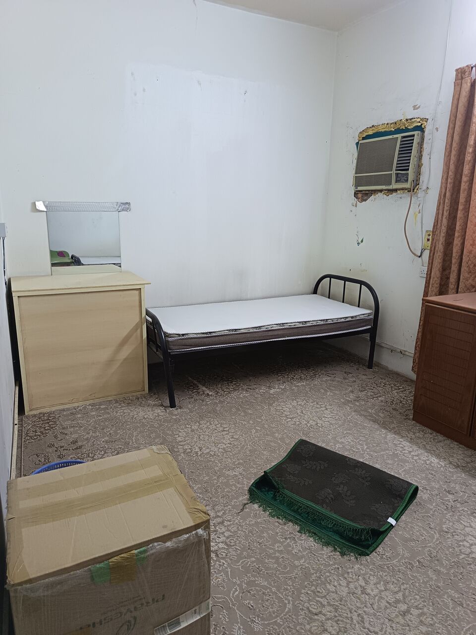 Hara, Rooms for Rent, SAR 1000/month,  Furnished,  I Am Offering One Room Batchelor Separate Two Bathrooms One Kitchen