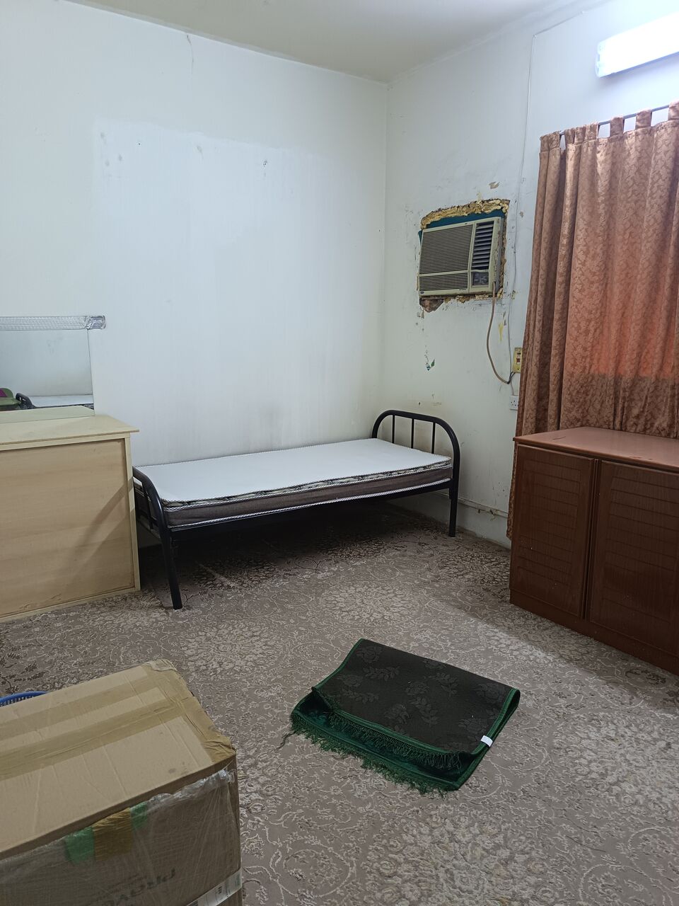Hara, Rooms for Rent, SAR 1000/month,  Furnished,  I Am Offering One Room Batchelor Separate Two Bathrooms One Kitchen