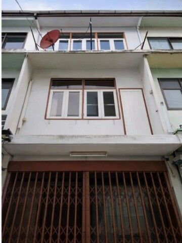 Bangkok, Villas, THB 12999,  30 Sq. Feet,  Near Sathorn District Office 350 M., BTS Surasak 1.6 Km. Townhome, 3 Floors, 3 Bedrooms,