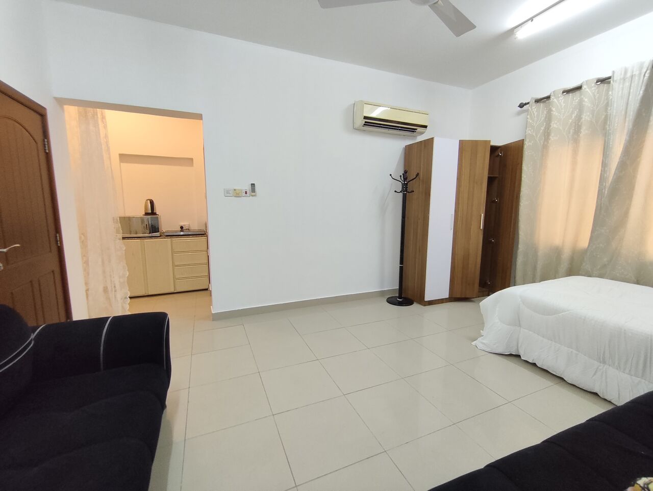 Janabiya, Apartments, Flats, Houses & Villas, BHD 160/year,  1 BR,  Janabiya:- Furnished Studio Flat On Rent With Unlimited Ewa .