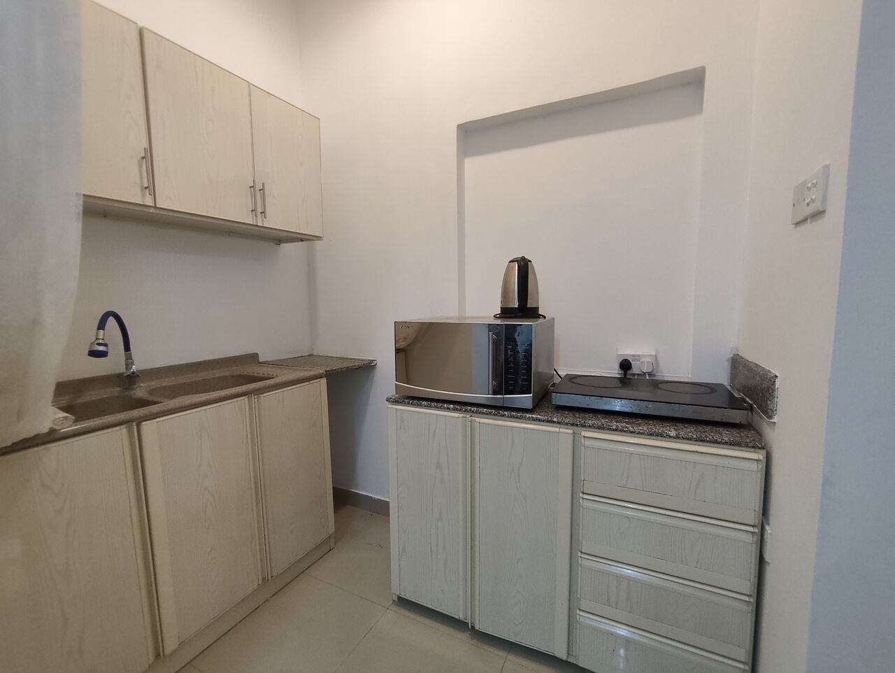 Janabiya, Apartments, Flats, Houses & Villas, BHD 160/year,  1 BR,  Janabiya:- Furnished Studio Flat On Rent With Unlimited Ewa .