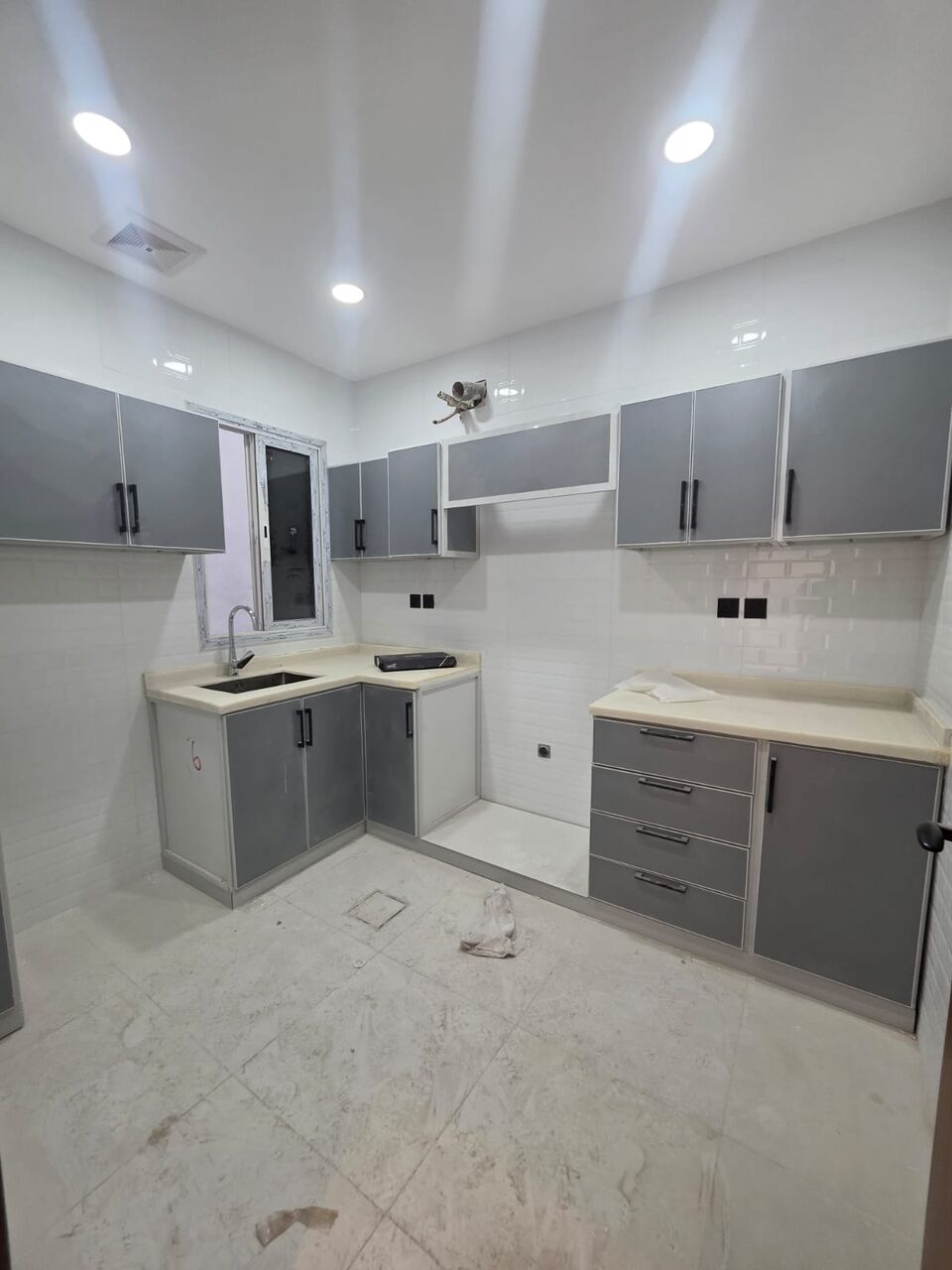 Khobar, Apartments, Flats, Houses & Villas, SAR 35000/year,  3 BR,  Consists Of:- 3 Bedrooms, A Living Room ,  2 Bathrooms, And A Kitchen,   Fast Floor, Exter