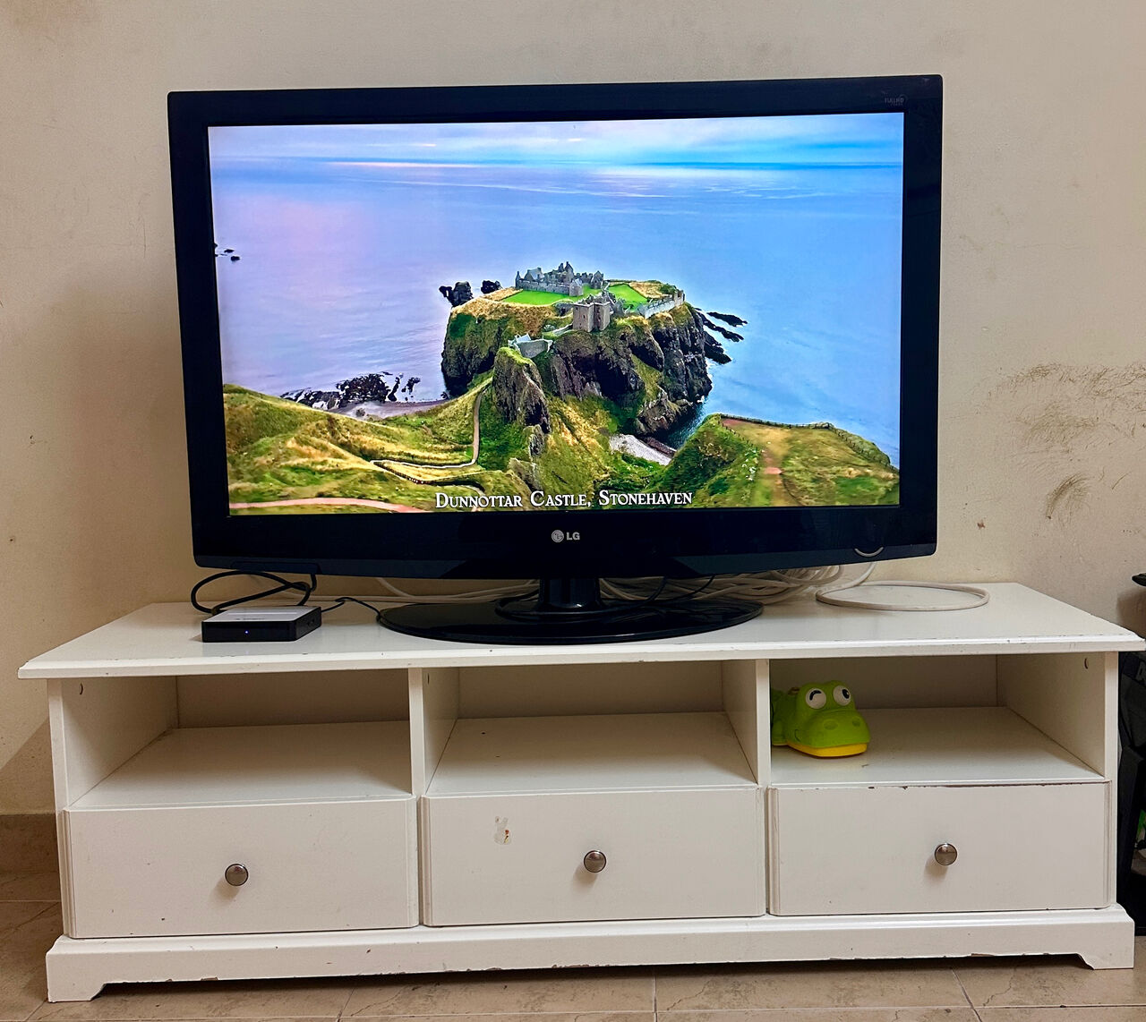 Riffa, Electronics, BHD 45,  LG LED 42" ,ikea Stand ,android Box