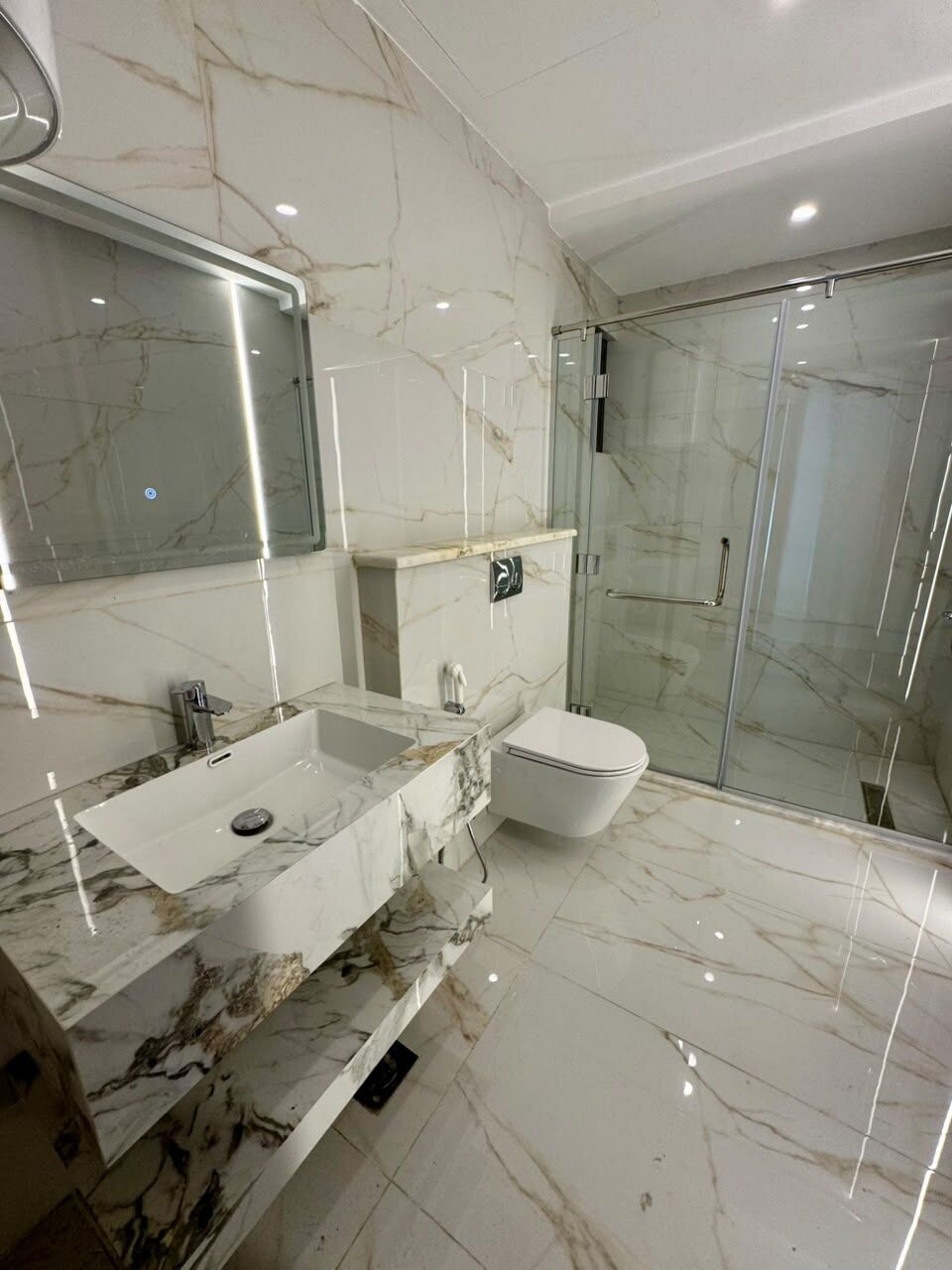 Abdoun, Apartments, Flats, Houses & Villas, JOD 18000/year,  Furnished,  3 BR,  Furnished Modern Apartment For Rent In Abdoun