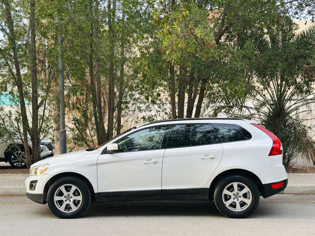 Segaya, Vehicles, Cars & Trucks , BHD 2100,  VOLVO XC 60,  2009,  Automatic,  168000 KM,    MODEL WELL MAINTAINED SUV CALL OR WHATSAPP ON 35400768 ,33665080