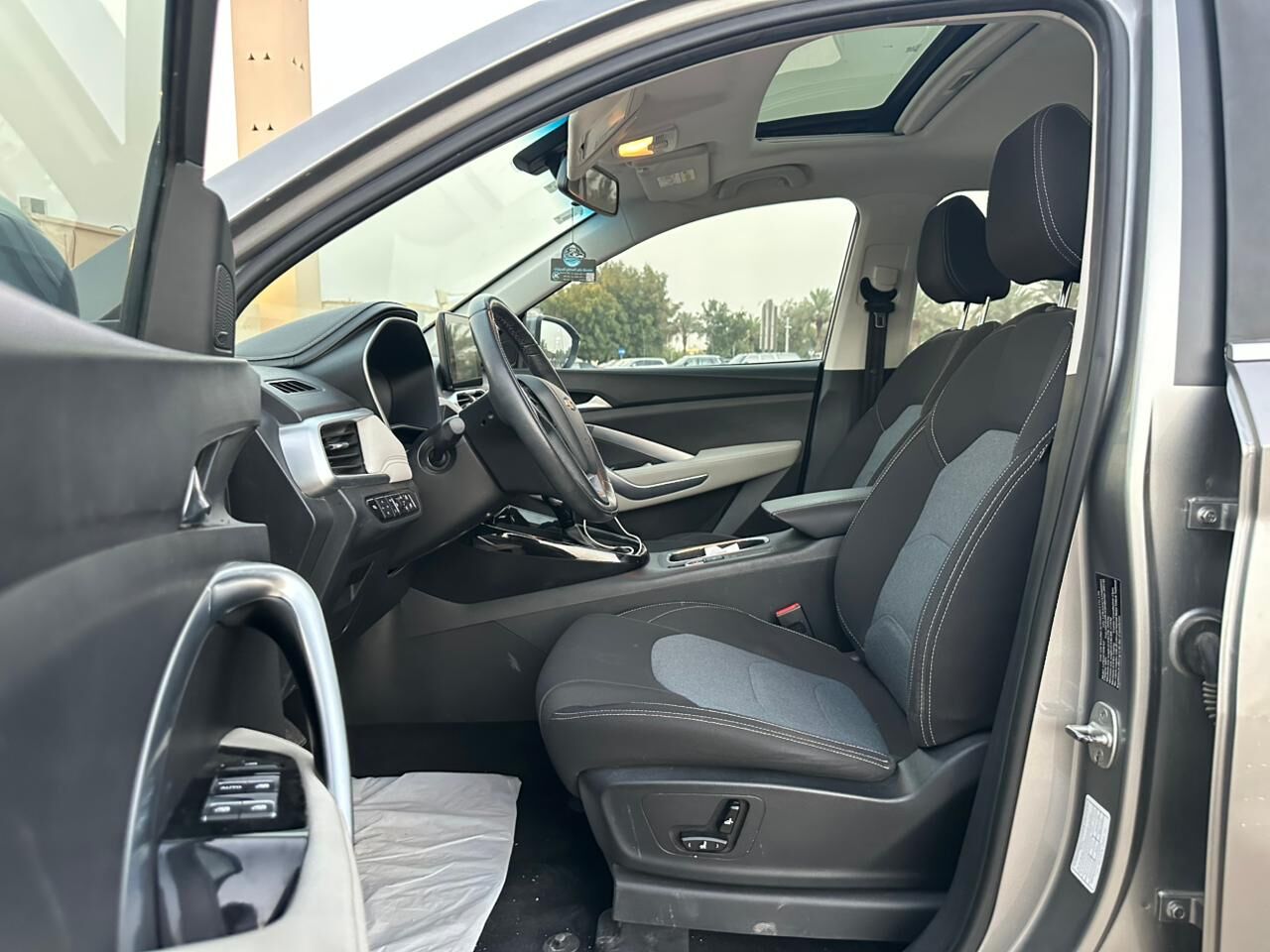 Riyadh, Vehicles, Cars & Trucks , SAR 42000,  Chevrolet Captiva,  2022,  Automatic,  121000 KM,    With Full Options Panoramic Sunroof Good Price 7 Seats SUV Car