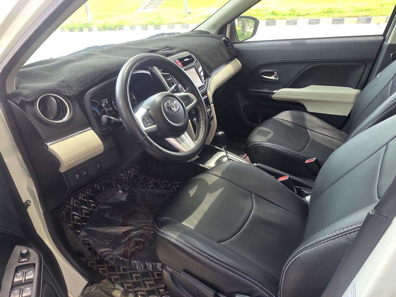 Riyadh, Vehicles, Cars & Trucks , SAR 62000,  Toyota Rush,  2023,  Automatic,  1000525 KM,  Need To Sell My  7 Seaters Or To Replace By 4 Seater As My Family Left The King