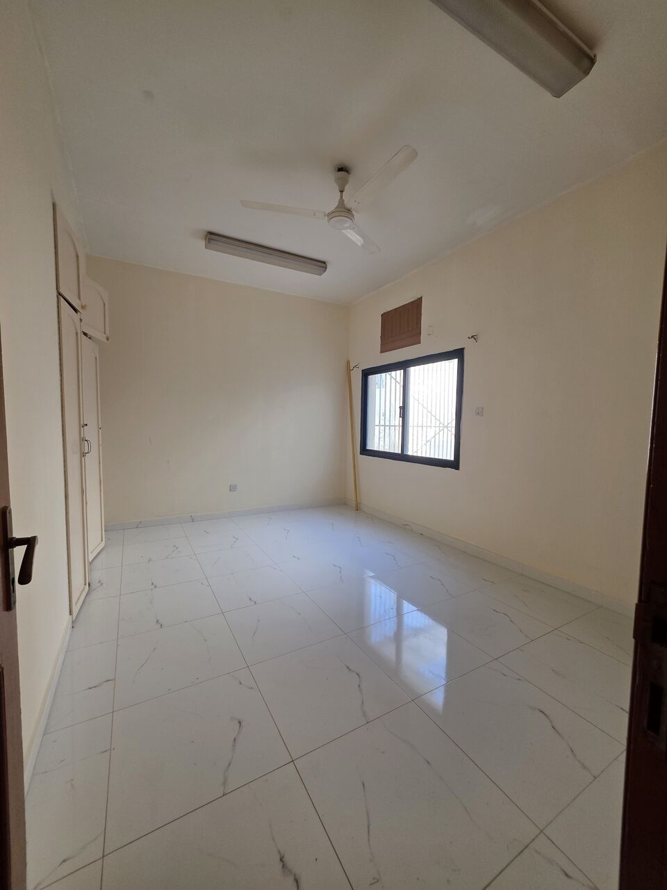 Gudaibiya, Apartments, Flats, Houses & Villas, BHD 160/month,  2 BR,  Very Neet UN Furnished 2 BHK Flat Without Ewa @160/BD In Gudaibiya
