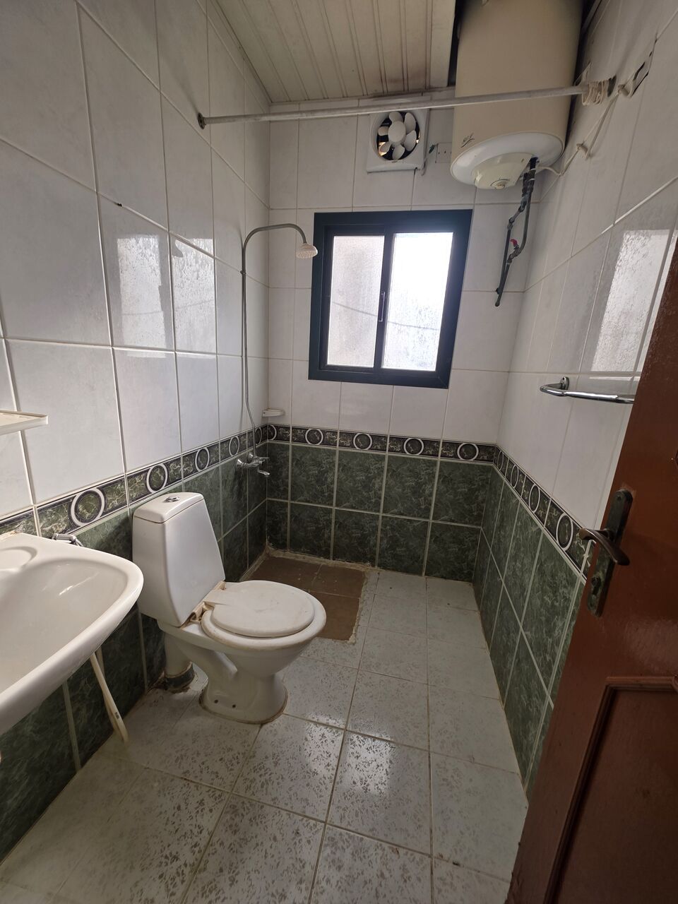 Gudaibiya, Apartments, Flats, Houses & Villas, BHD 160/month,  2 BR,  Very Neet UN Furnished 2 BHK Flat Without Ewa @160/BD In Gudaibiya