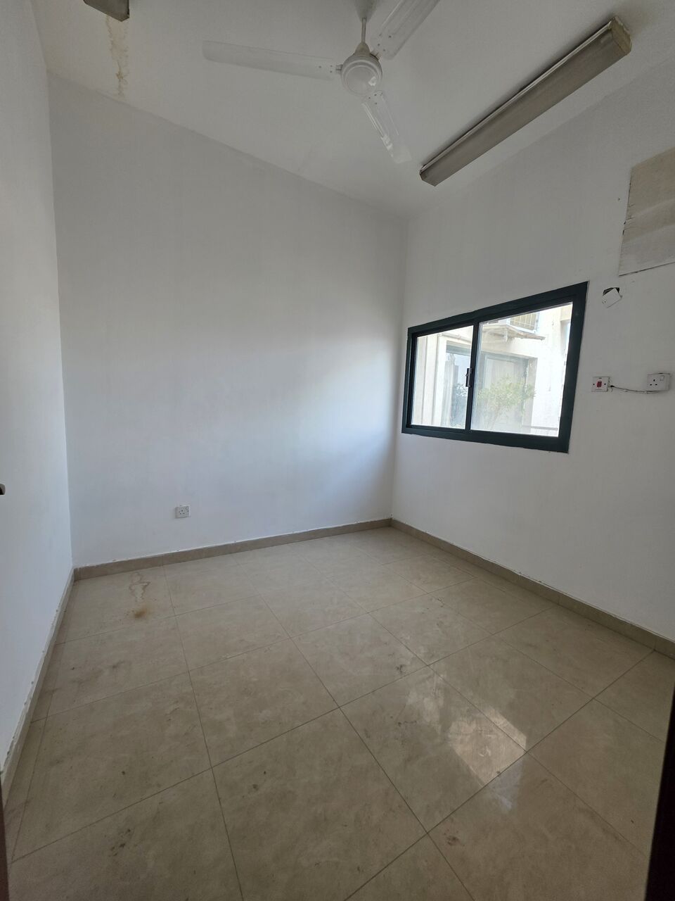 Gudaibiya, Apartments, Flats, Houses & Villas, BHD 150/month,  2 BR,  Very Neet UN Furnished 2 BHK Balcony Flat Without Ewa @150/BD In Gudaibiya