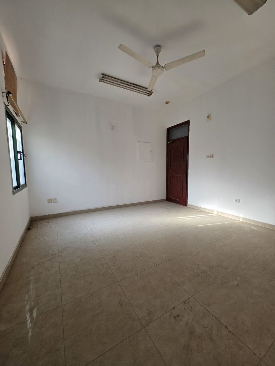 Gudaibiya, Apartments, Flats, Houses & Villas, BHD 150/month,  2 BR,  Very Neet UN Furnished 2 BHK Balcony Flat Without Ewa @150/BD In Gudaibiya