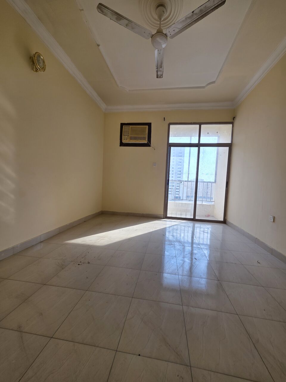 Hoora, Apartments, Flats, Houses & Villas, BHD 240/month,  2 BR,  Semi Furnished Balcony Spacious 2 BHK Flat With Ewa & Parking @240/BD In Hoora