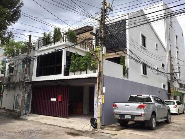 Bangkok, Villas, THB 90000,  31 Sq. Feet,  For Rent, 3-story Townhome, Ekkamai, Khlong Tan Nuea Subdistrict. Watthana District,