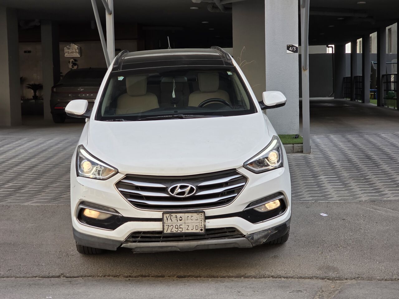 Dammam, Vehicles, Cars & Trucks , SAR 41000,  Hyundai Santa Fe,  2018,  Automatic,  193000 KM,  Haif Full.  Economy For Petrol
