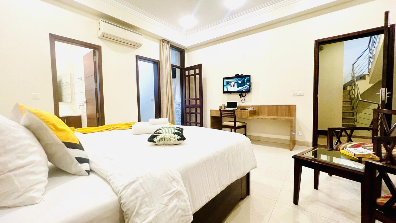 Gurugram, Apartments, Flats, Houses & Villas, INR 2500/day,  Furnished,  Studio,  375 Sq. Feet,  Studio Apartment Golf Course Road