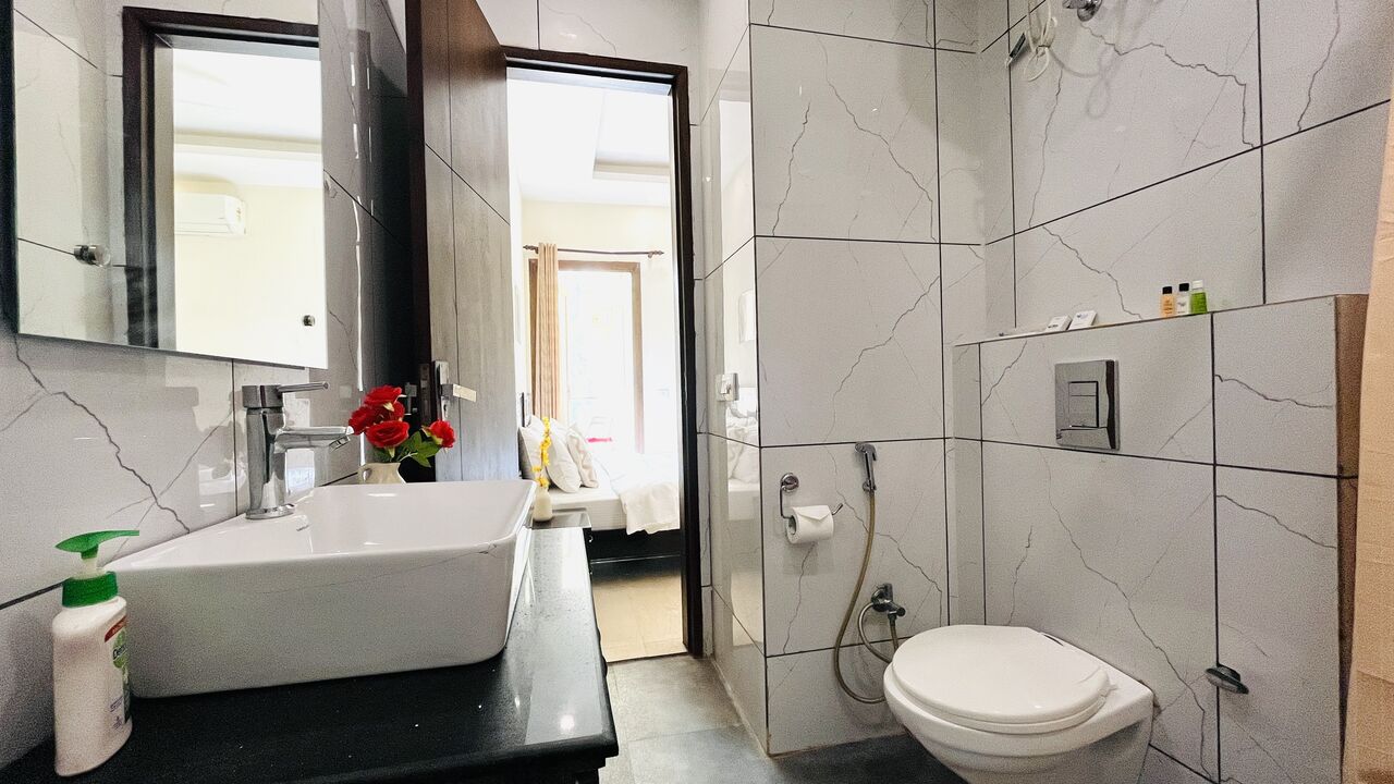 Gurgaon, Apartments, Flats, Houses & Villas, INR 3500/day,  Furnished,  Studio,  325 Sq. Feet,  Studio Apartment Dlf Cyber City