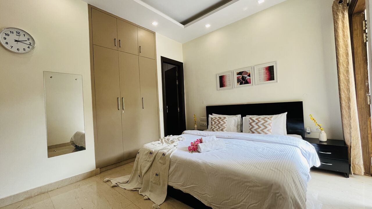 Gurgaon, Apartments, Flats, Houses & Villas, INR 3500/day,  Furnished,  Studio,  325 Sq. Feet,  Studio Apartment Dlf Cyber City
