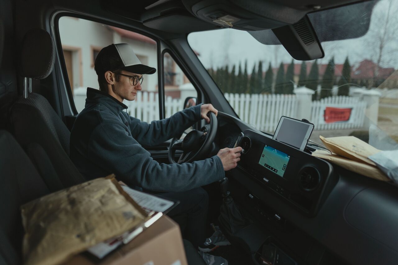 London, Delivery, Trakiin: Follow Parcel Progress Without Complicated Tracking