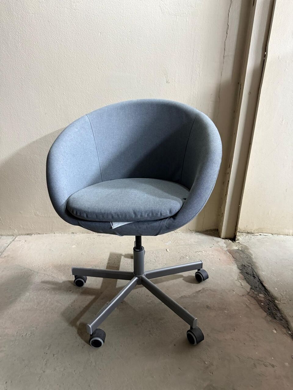 Isa Town, Furniture, BHD 27,  IKEA - SKRUVSTA Swivel Chair, Vissle Grey