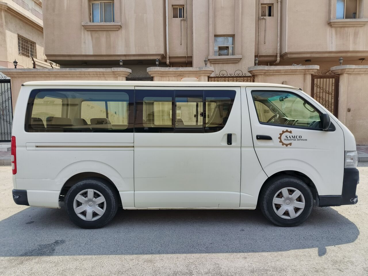 Jubail, Pick Up & Drop Off, Toyota Hiace 13 Seater Available For Monthly Rent With Driver