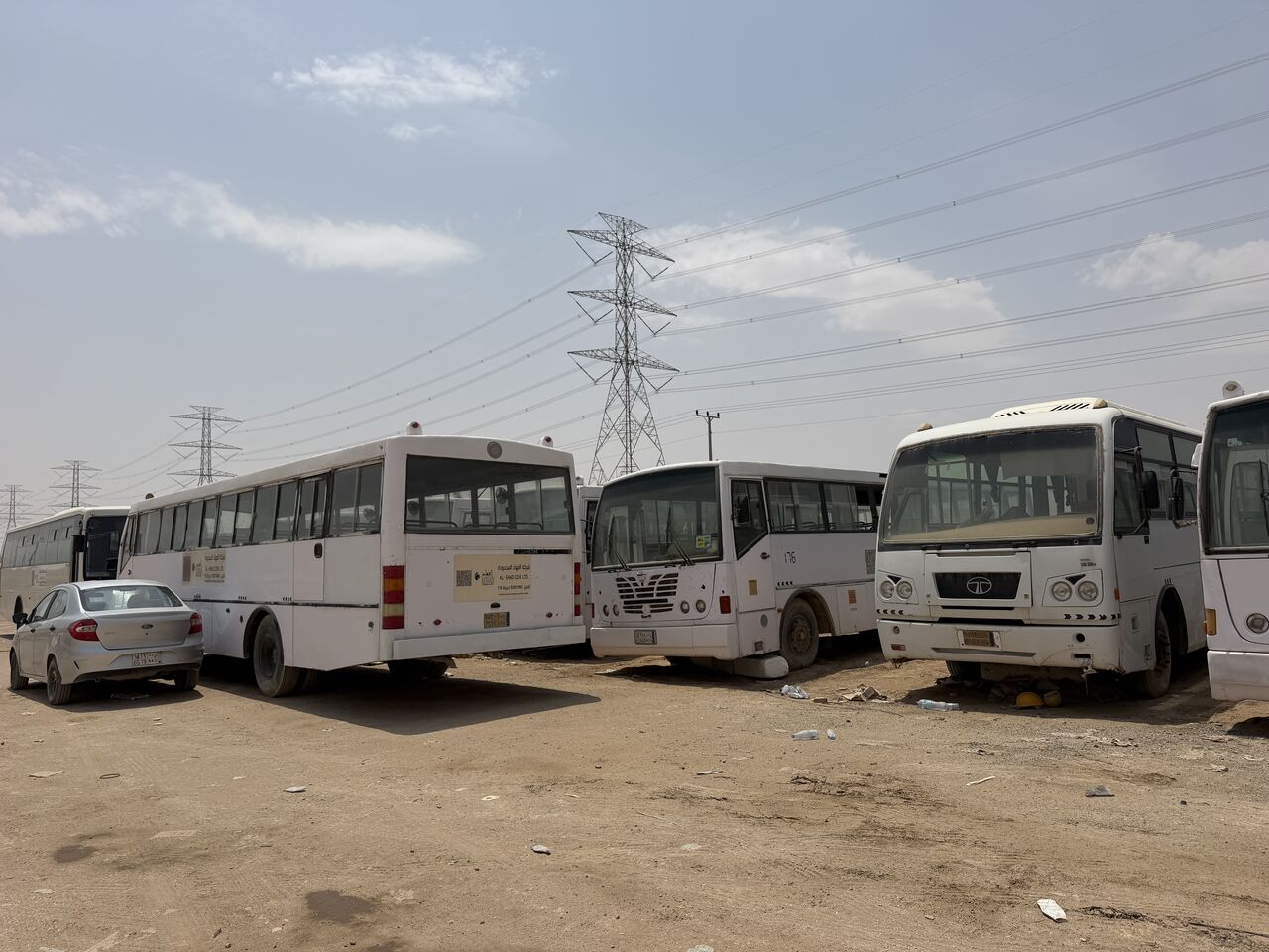 Riyadh, Vehicles, Cars & Trucks , Ashok Leyland Bus,  2012,  Manual,  150000 KM,   Sale