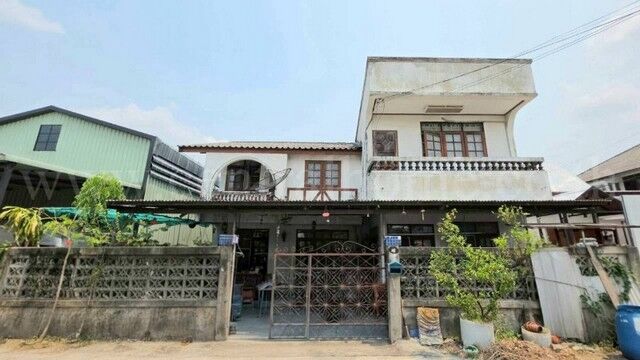 Bangkok, Real Estate For Sale, THB 3800000,  6 BR,  69 Sq. Feet,  Urgent Sale, Detached House 69 Sq M, Soi Phetkasem 68, Near MRT Bang Khae, Cheap Price.