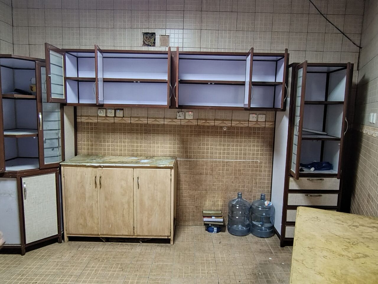 Al Wizarat, Air Conditioners, SAR 1200,  Want To Sell Ac And Kitchen Cabinet Both In Very Good Condition