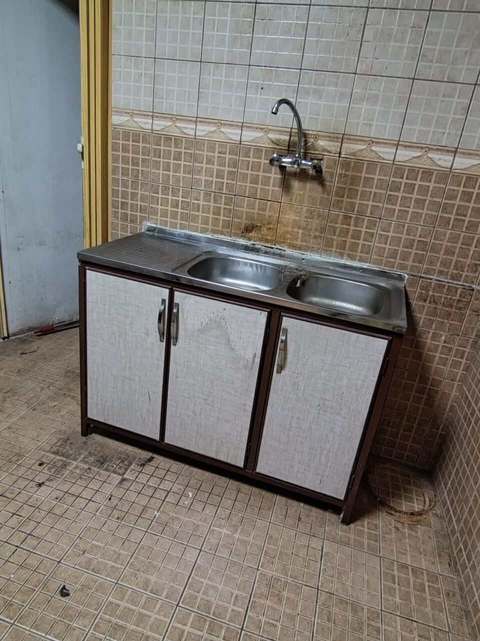 Al Wizarat, Air Conditioners, SAR 1200,  Want To Sell Ac And Kitchen Cabinet Both In Very Good Condition