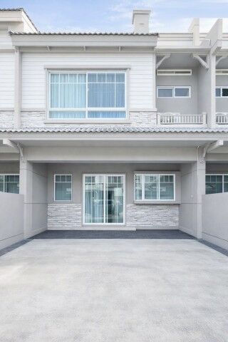 Bangkok, Villas, THB 27999,  50 Sq. Feet,  Srinakarin-Bangna Mega Bangna 1 Km. 3 Bedrooms, 2-story Townhome For Rent. Near Sri Udom